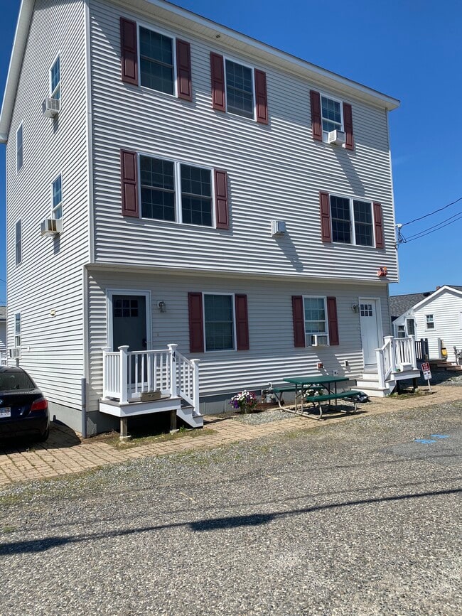4 Chase St, Unit 4B