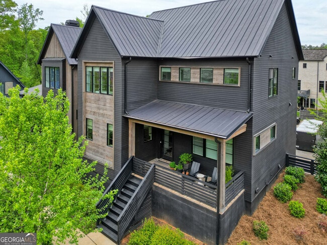 property at 300 Mado Ln