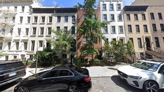 321 E 51st St in New York, NY - Building Photo