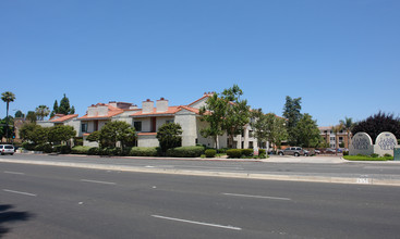 La Jolla Garden Villas in San Diego, CA - Building Photo - Building Photo