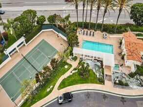 6451 Zuma View Pl in Malibu, CA - Building Photo - Building Photo