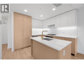 375 Clayton St in Coquitlam, BC - Building Photo - Building Photo