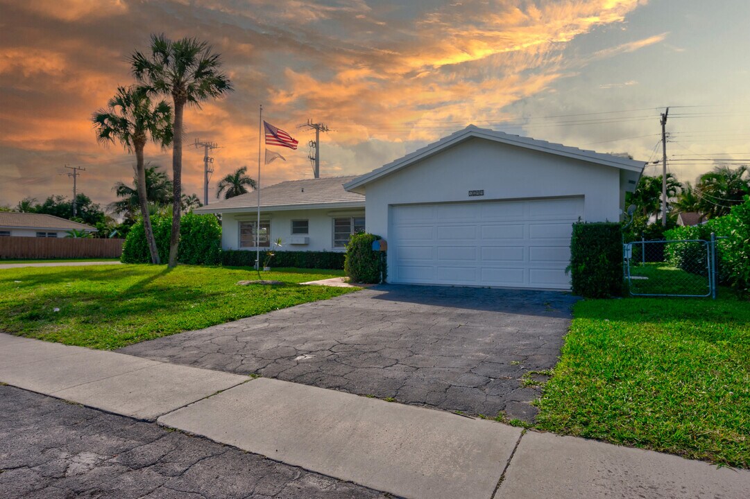 1299 SW 12th Ave in Boca Raton, FL - Building Photo