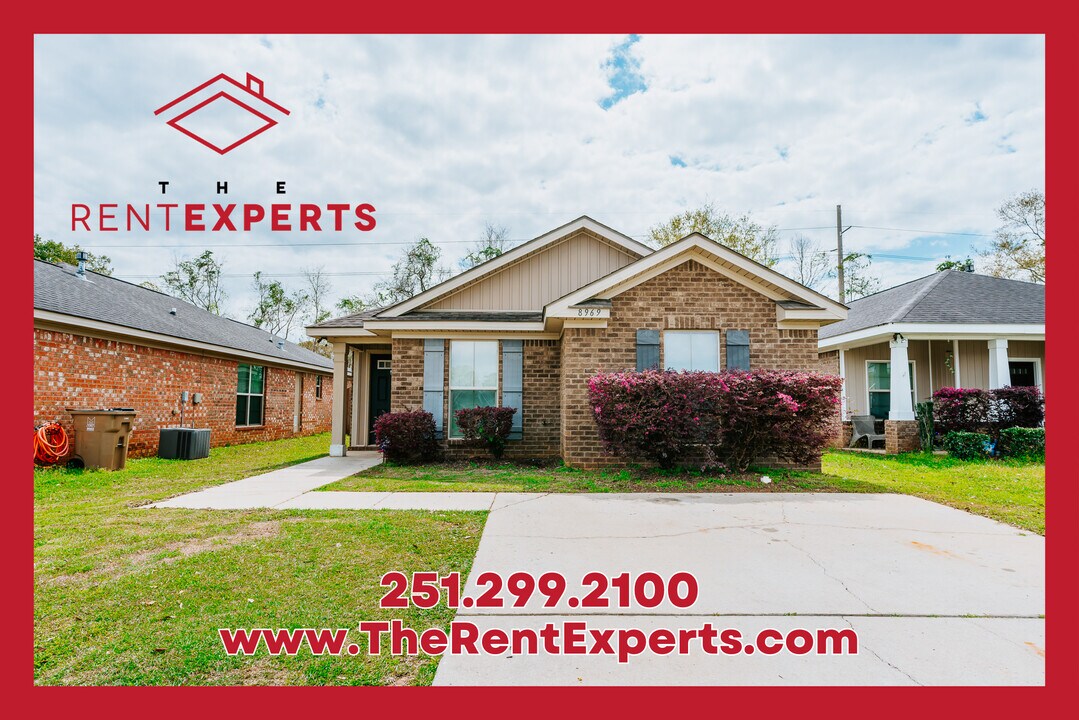 8969 Spring Grove S in Mobile, AL - Building Photo
