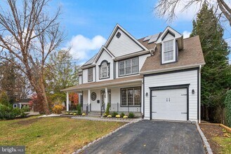 3336 Jones Bridge Ct in Chevy Chase, MD - Foto de edificio - Building Photo