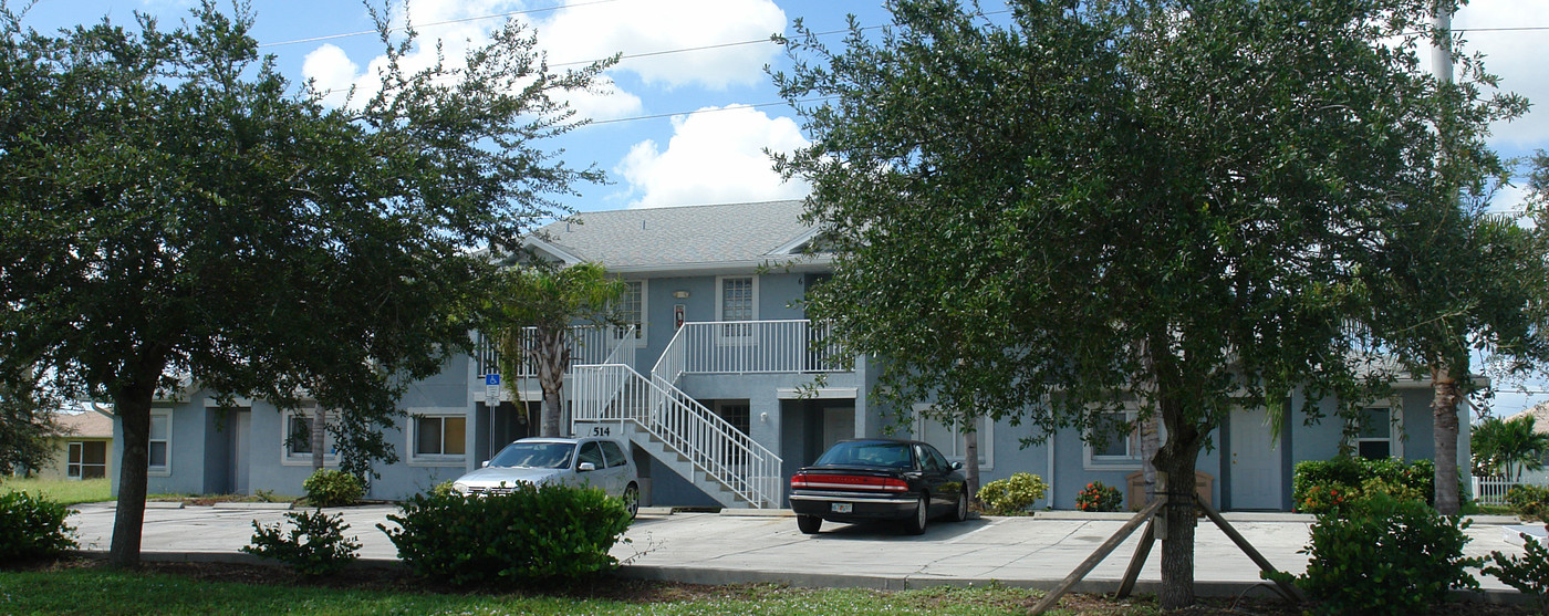 514-518 NE 24th Pl in Cape Coral, FL - Building Photo