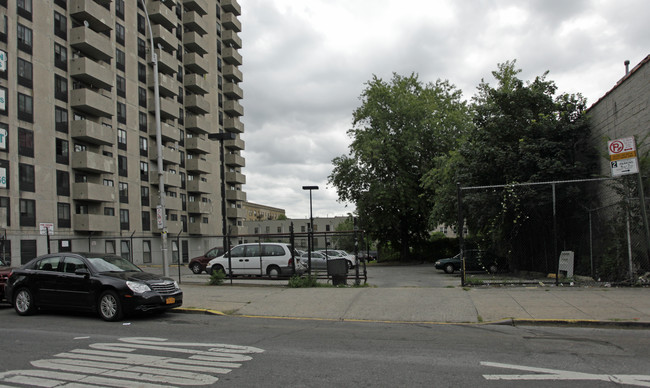 Clinton Towers in Bronx, NY - Building Photo - Building Photo