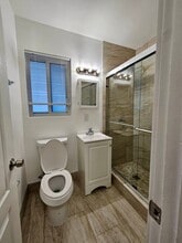 631 NE 72nd Terrace in Miami, FL - Foto de edificio - Building Photo