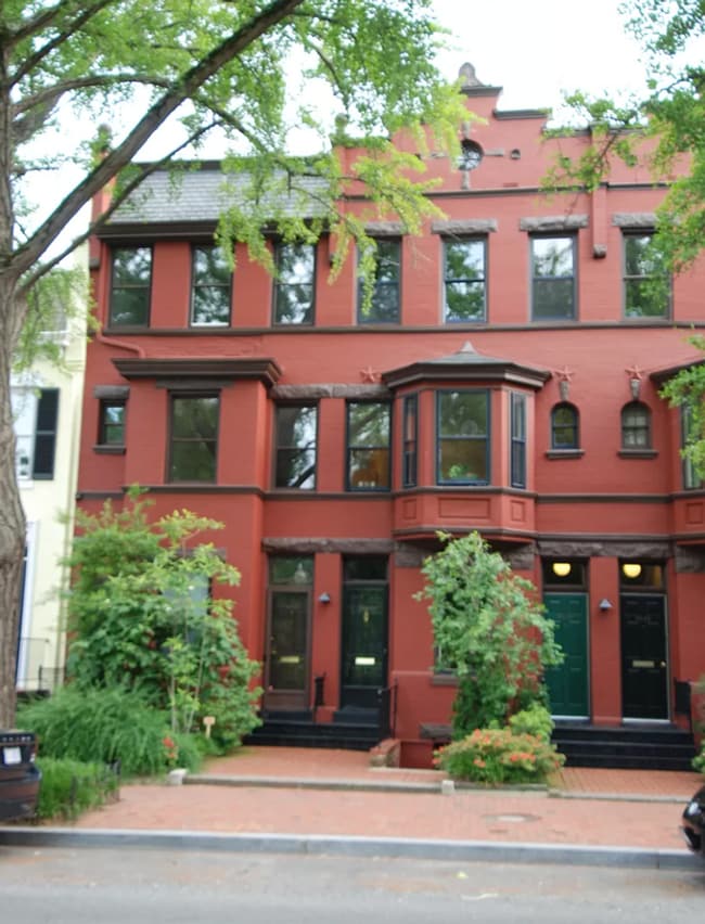 property at 3038 1/2 R St NW