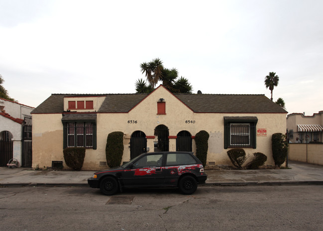 6536 S Victoria Ave in Los Angeles, CA - Foto de edificio - Building Photo
