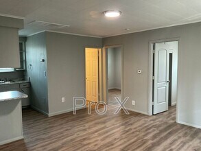 304 E Park St in Pittsburg, KS - Foto de edificio - Building Photo