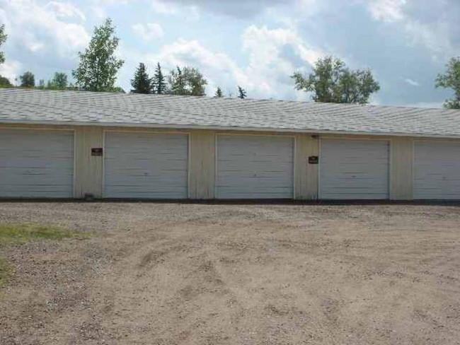 915 W Burdick Expy in Minot, ND - Building Photo - Building Photo