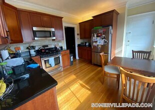 79 College Ave, Unit 2 in Somerville, MA - Foto de edificio - Building Photo