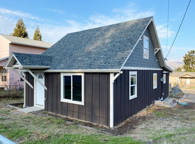 property at 309 E 14th St
