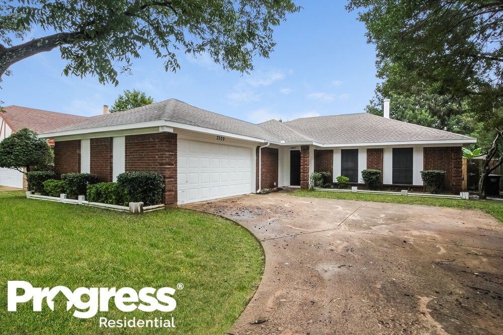 3309 Country Creek Ln in Fort Worth, TX - Building Photo
