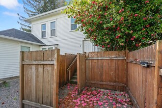 814 E 4th St in Newberg, OR - Building Photo - Building Photo