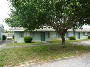 594 Florosa Ct in Mary Esther, FL - Building Photo