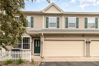 12110 Vermillion St NE in Blaine, MN - Building Photo - Building Photo