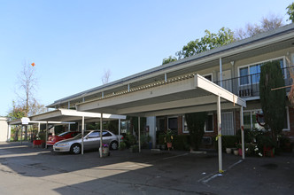 Cambridge Park Apartments in Concord, CA - Building Photo - Building Photo