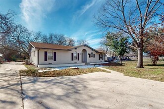 4620 E University Dr in Denton, TX - Building Photo - Building Photo