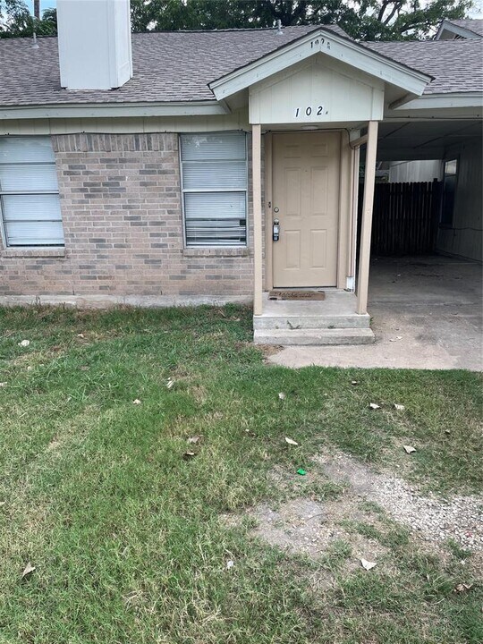 104 Jim Cage Ln in Hutto, TX - Building Photo