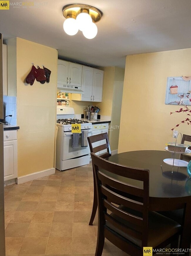 337 Dorchester St, Unit 1 in Boston, MA - Building Photo - Building Photo