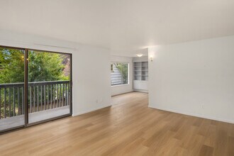 4911 Fremont Ave N in Seattle, WA - Building Photo - Building Photo