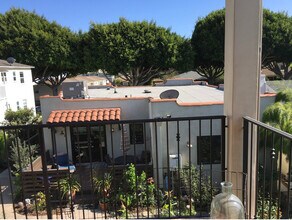 Beautiful Apartment with Custom Kitchen in Santa Monica, CA - Foto de edificio - Building Photo