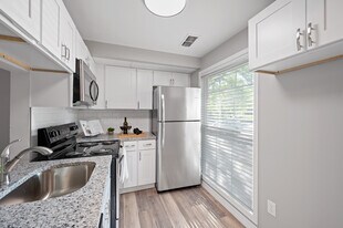 860 East in Cincinnati, OH - Building Photo