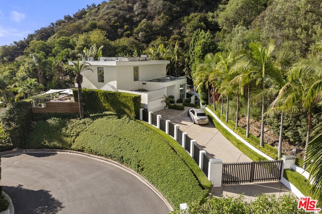 1889 Rising Glen Rd in Los Angeles, CA - Building Photo - Building Photo