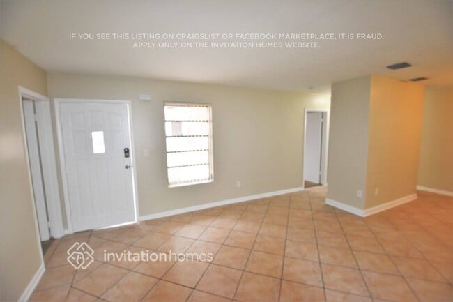 18014 NW 78th Pl in Hialeah, FL - Building Photo - Building Photo