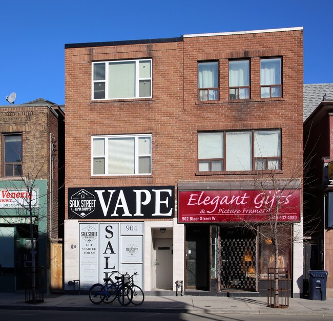904 Bloor St W in Toronto, ON - Building Photo - Building Photo