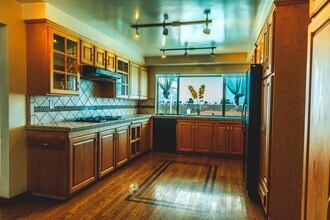 5238 Los Encantos Way in Los Angeles, CA - Building Photo - Building Photo