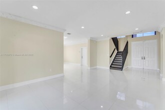 6751 SW 159th Pl in Miami, FL - Foto de edificio - Building Photo