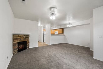 674 N Hydra Pl, Unit B in Post Falls, ID - Building Photo - Building Photo