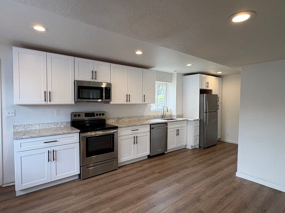 169 E 1235 S in Farmington, UT - Building Photo