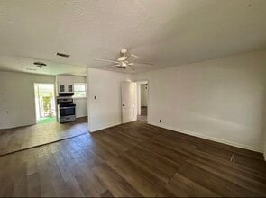 612 Winding Way St in Lake Jackson, TX - Building Photo - Building Photo