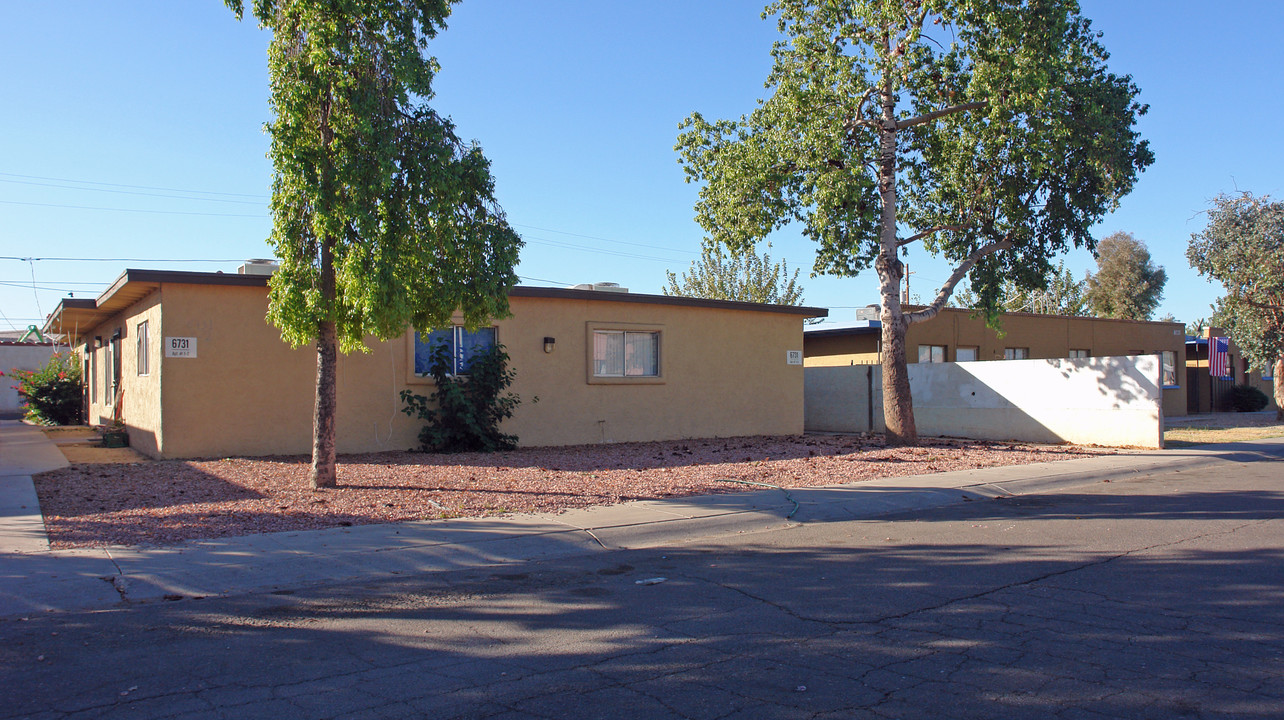 Palmaire Gardens in Glendale, AZ - Building Photo