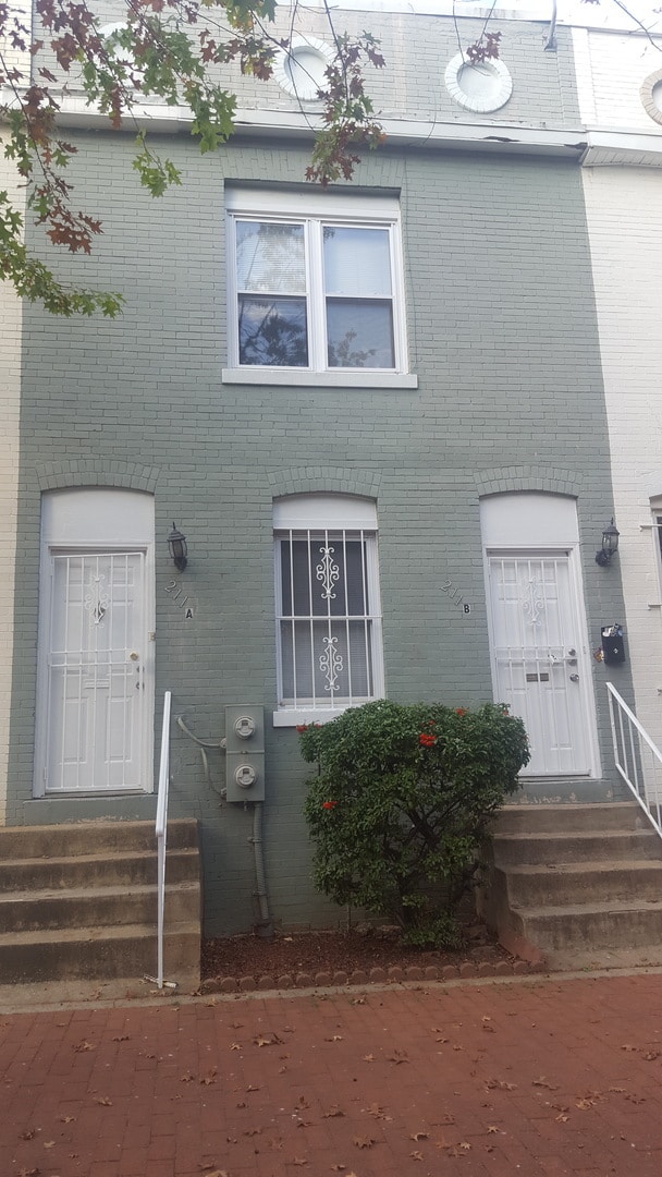 211 Bates St NW in Washington, DC - Building Photo - Building Photo