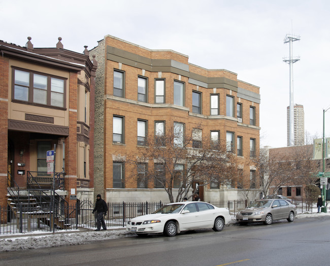 900 W Addison St in Chicago, IL - Foto de edificio - Building Photo