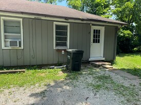 258 W Vine St in Radcliff, KY - Building Photo