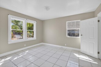 5080 Enrico Blvd in Sacramento, CA - Building Photo - Building Photo