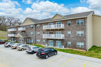 Cottage Bluff Apartments in Clinton, IA - Building Photo - Building Photo