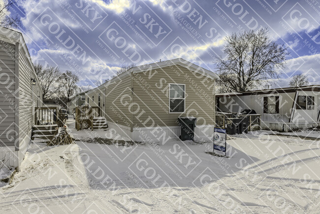 property at 807 W 14th St
