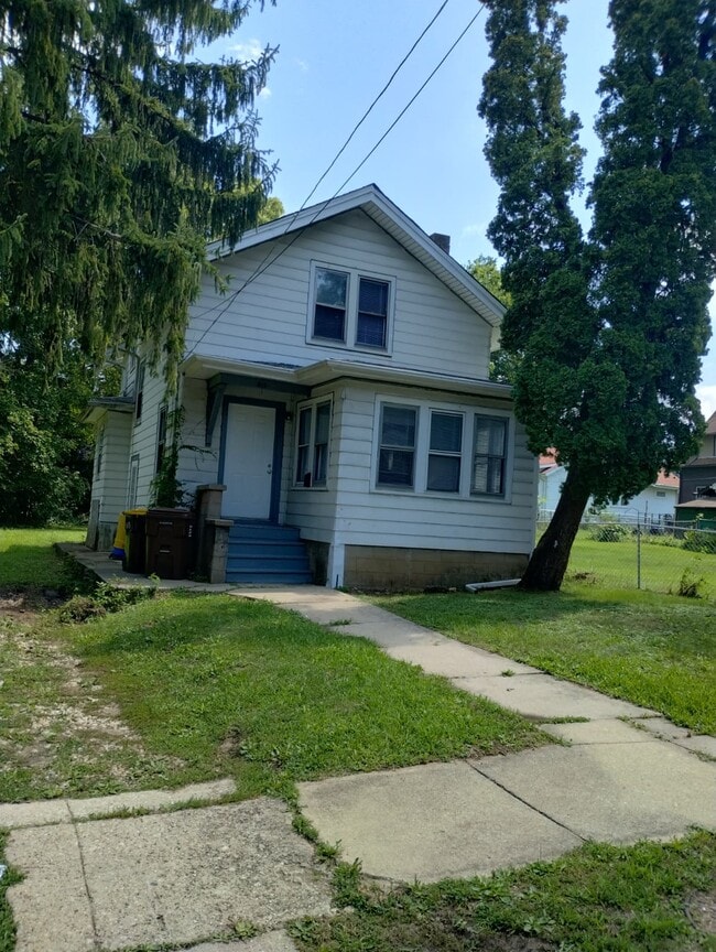 property at 513 N Sunset Ave