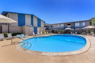 Pacific Villas in Costa Mesa, CA - Building Photo