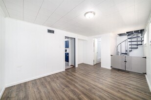 1309 Jefferson St in Baytown, TX - Building Photo