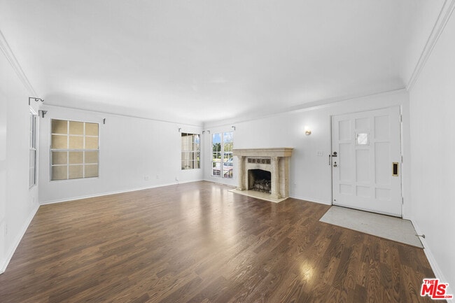 1158 S Tremaine Ave in Los Angeles, CA - Building Photo - Building Photo