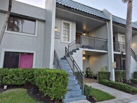 16581 Blatt Blvd in Weston, FL - Building Photo
