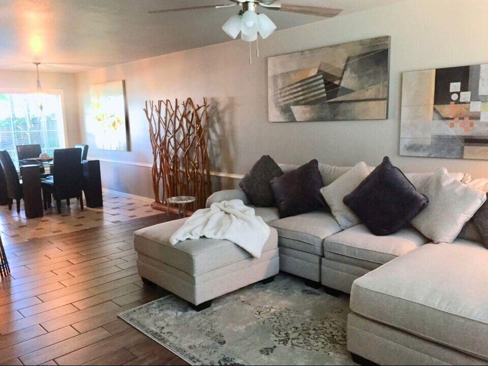 1364 E Masonic Dr in Fayetteville, AR - Building Photo